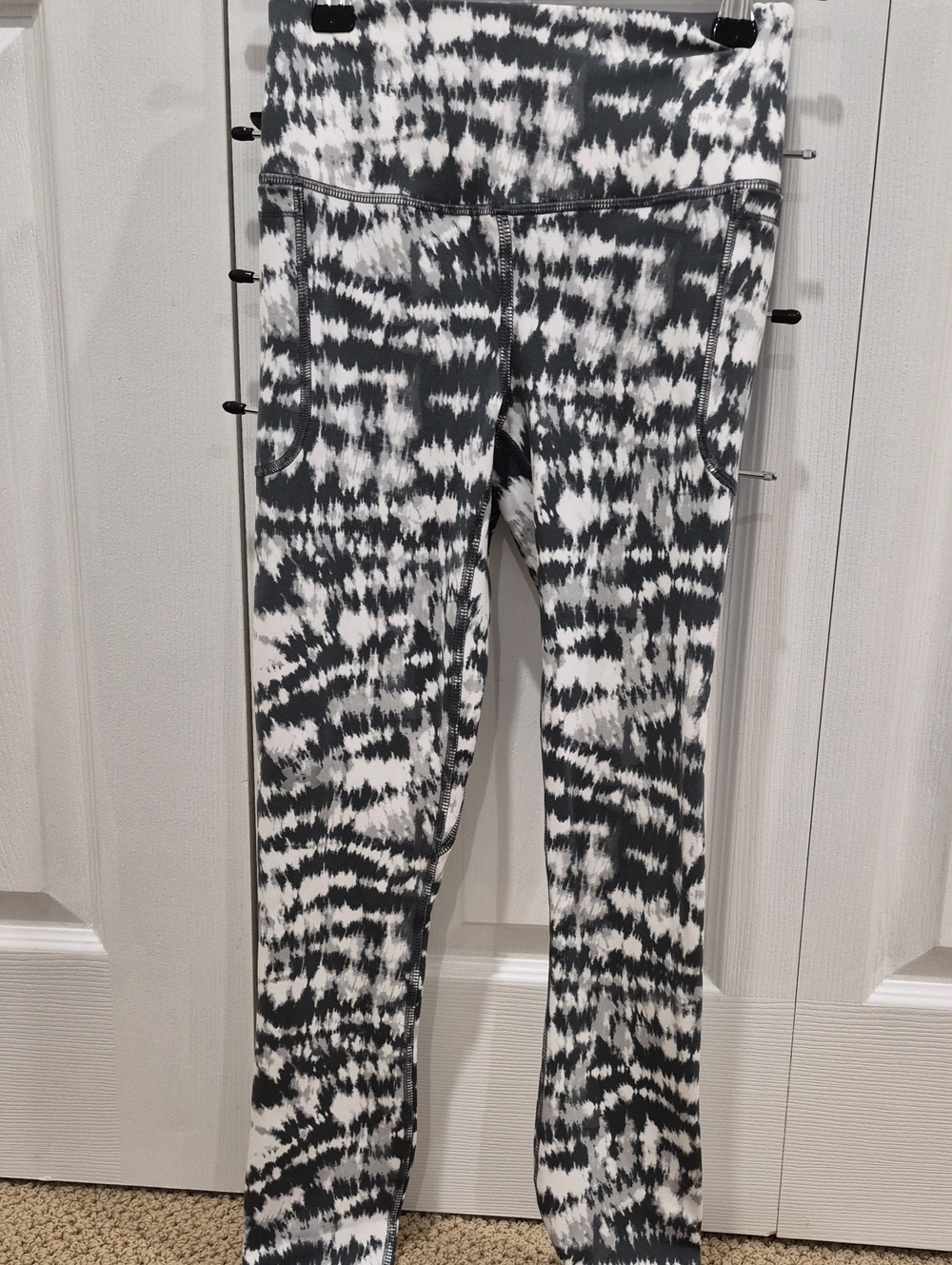 Under Armour Black & White Tie-Dye Womens Leggings